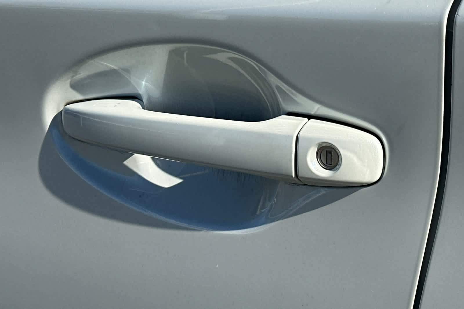 Thumbnail: 2015 Toyota Prius - 19