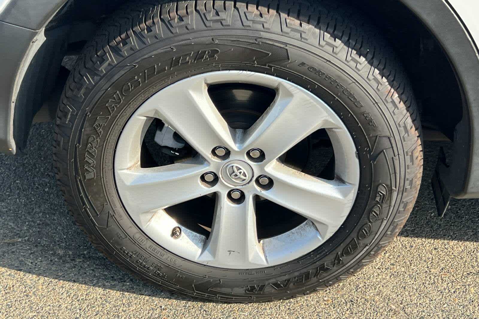 Thumbnail: 2014 Toyota RAV4 - 11