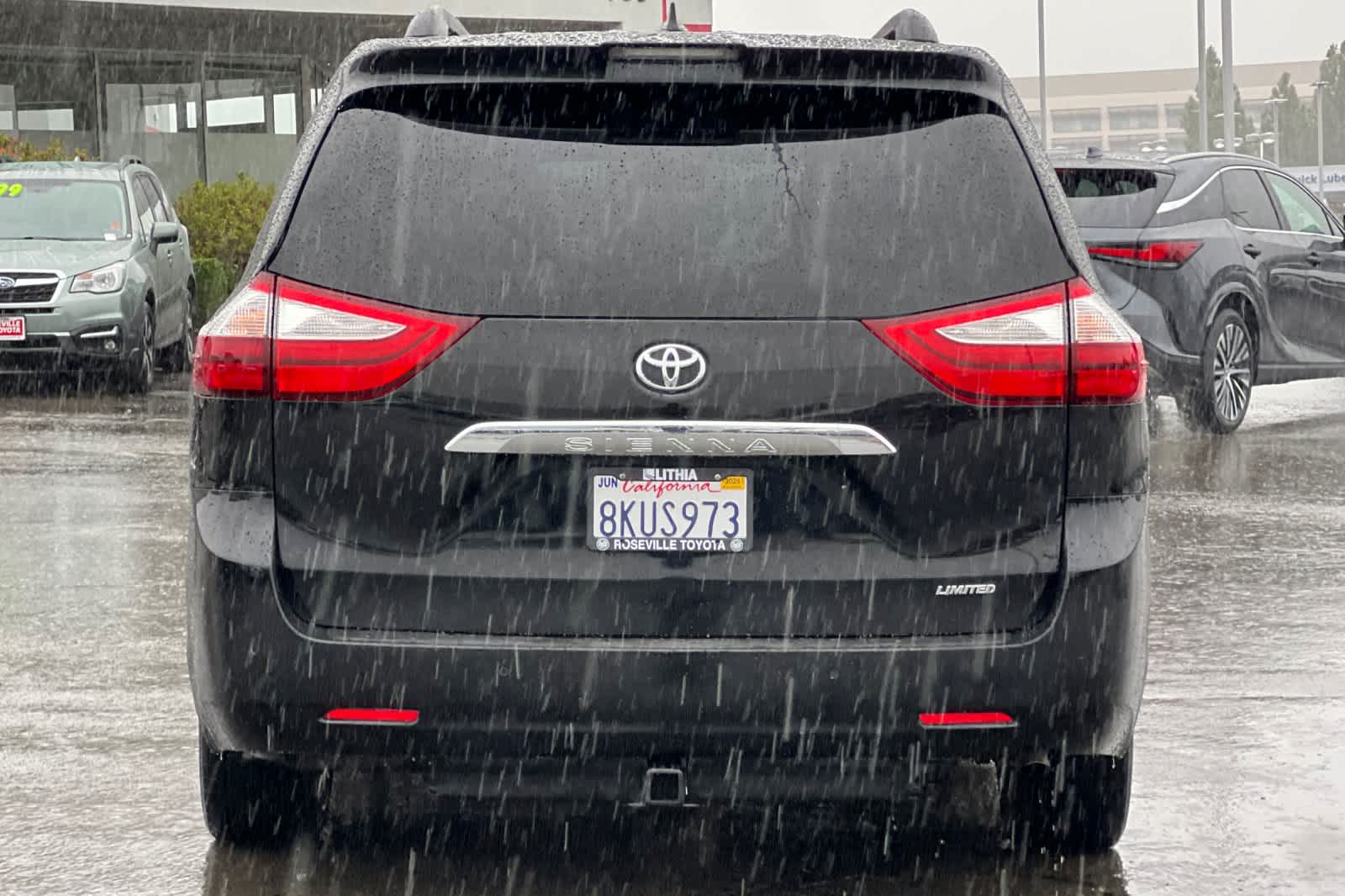 Thumbnail: 2019 Toyota Sienna - 8
