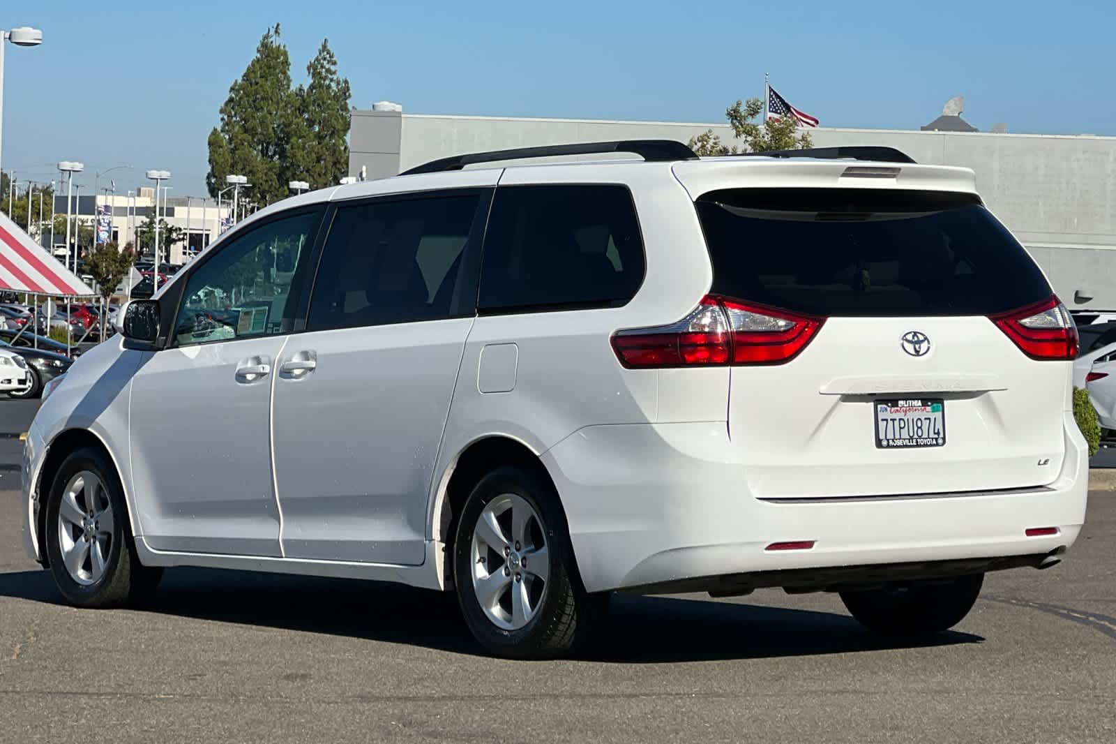 Thumbnail: 2016 Toyota Sienna - 7