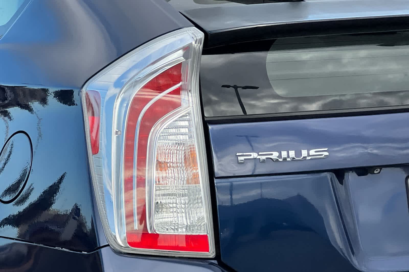 Thumbnail: 2015 Toyota Prius - 31