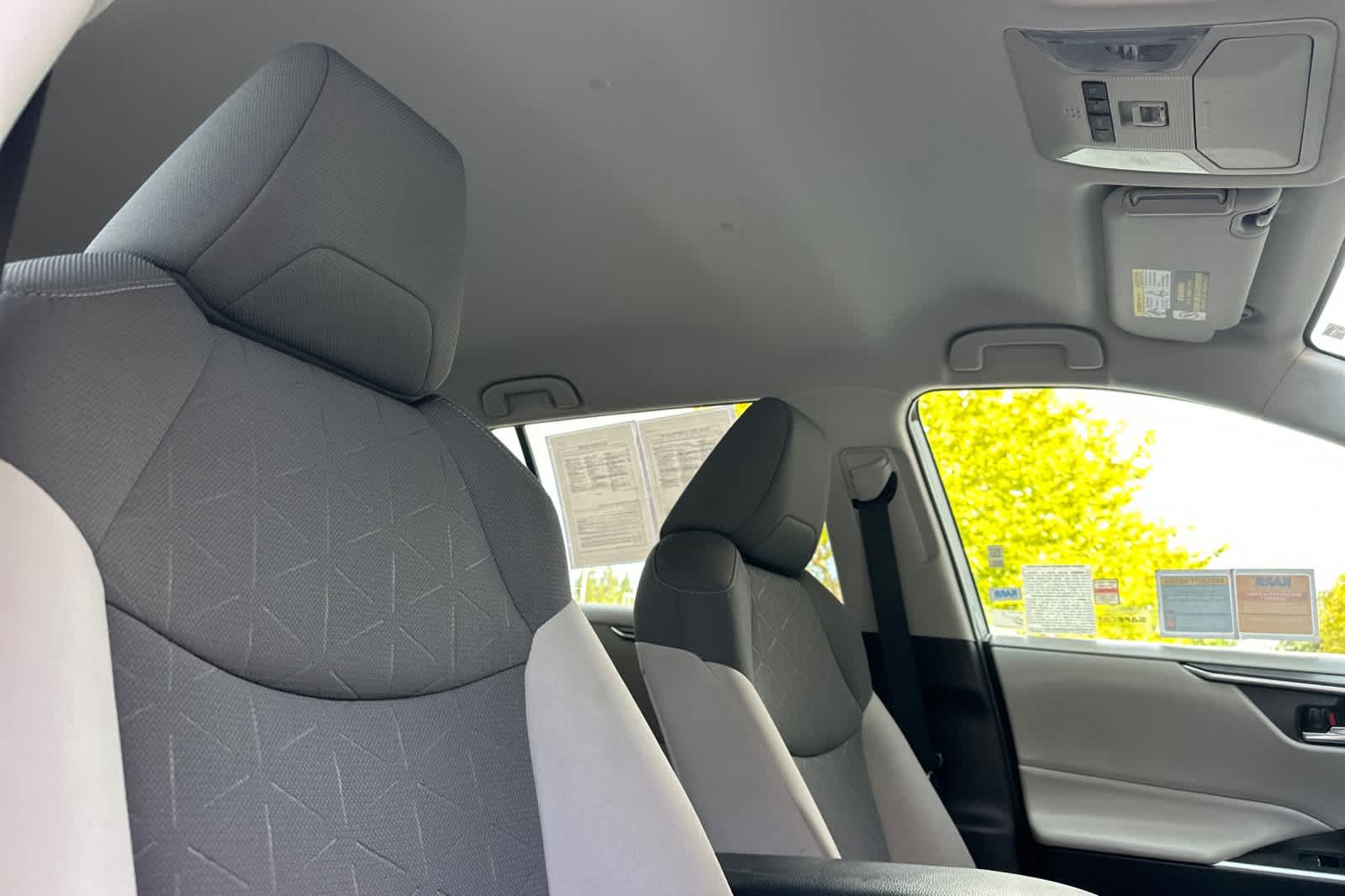 Thumbnail: 2022 Toyota RAV4 - 18