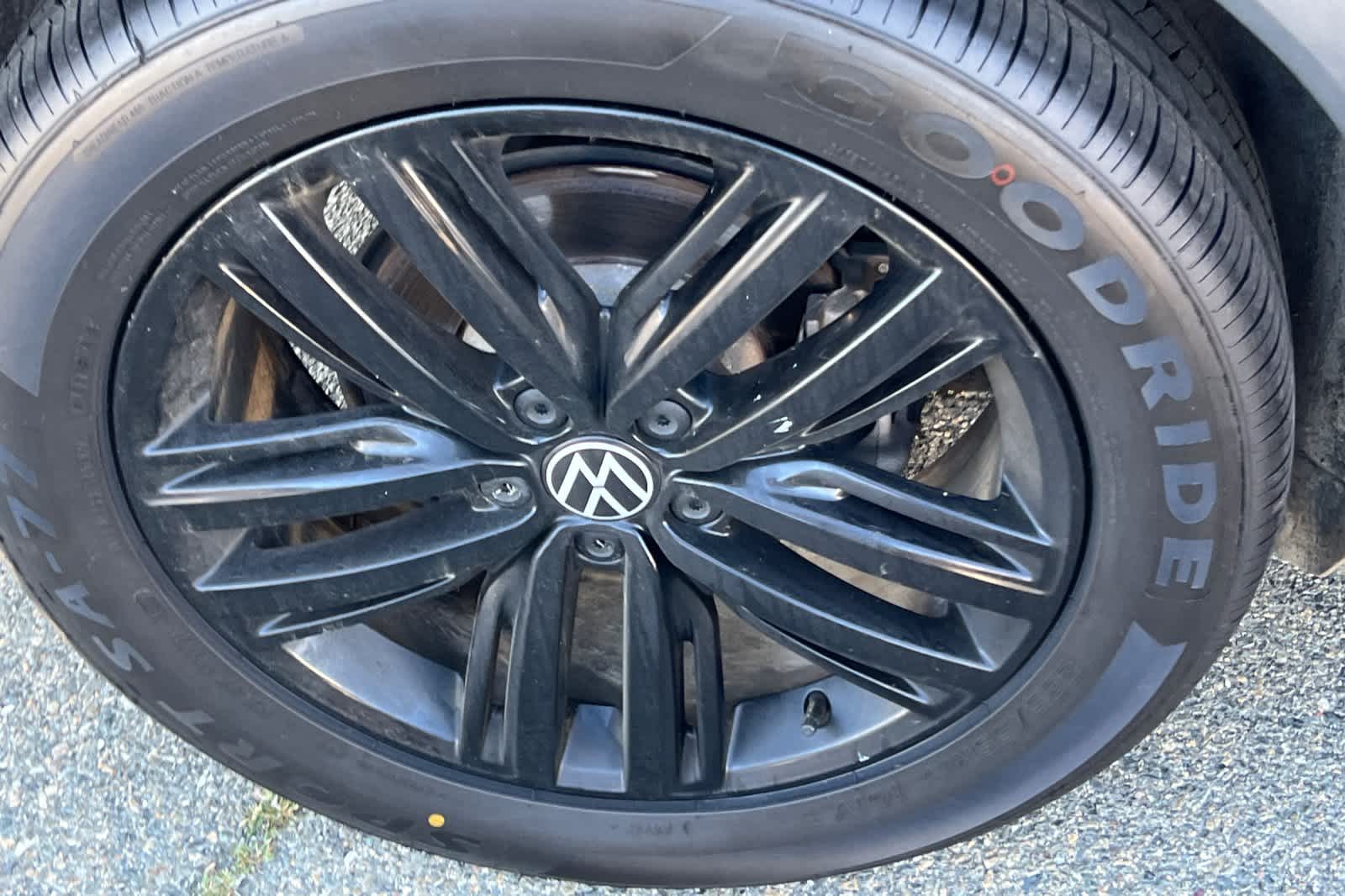 Thumbnail: 2022 Volkswagen Tiguan - 17