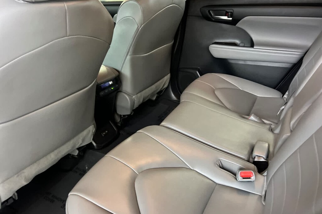 Used 2023 Toyota Highlander XLE SUV