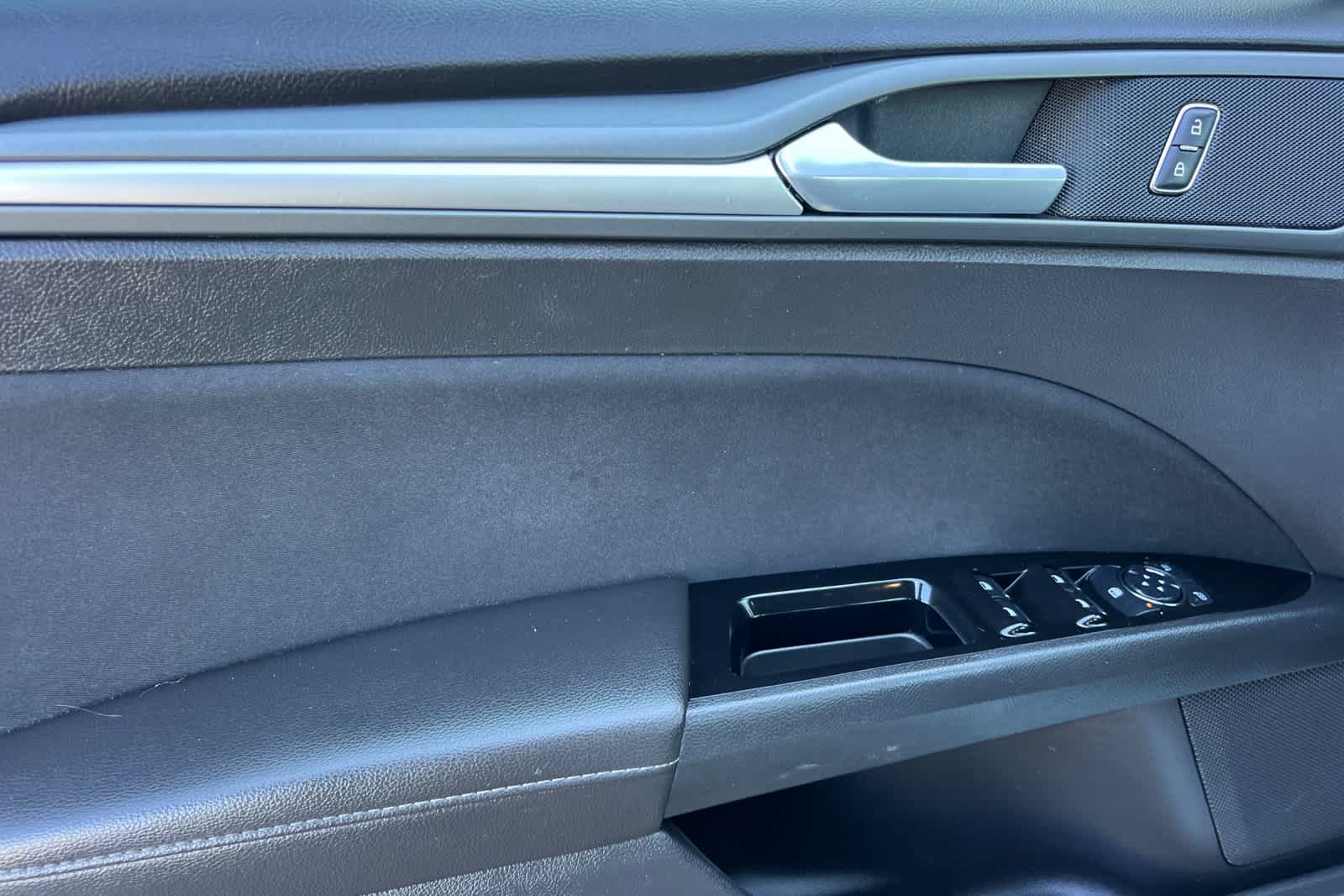 Thumbnail: 2013 Ford Fusion - 12