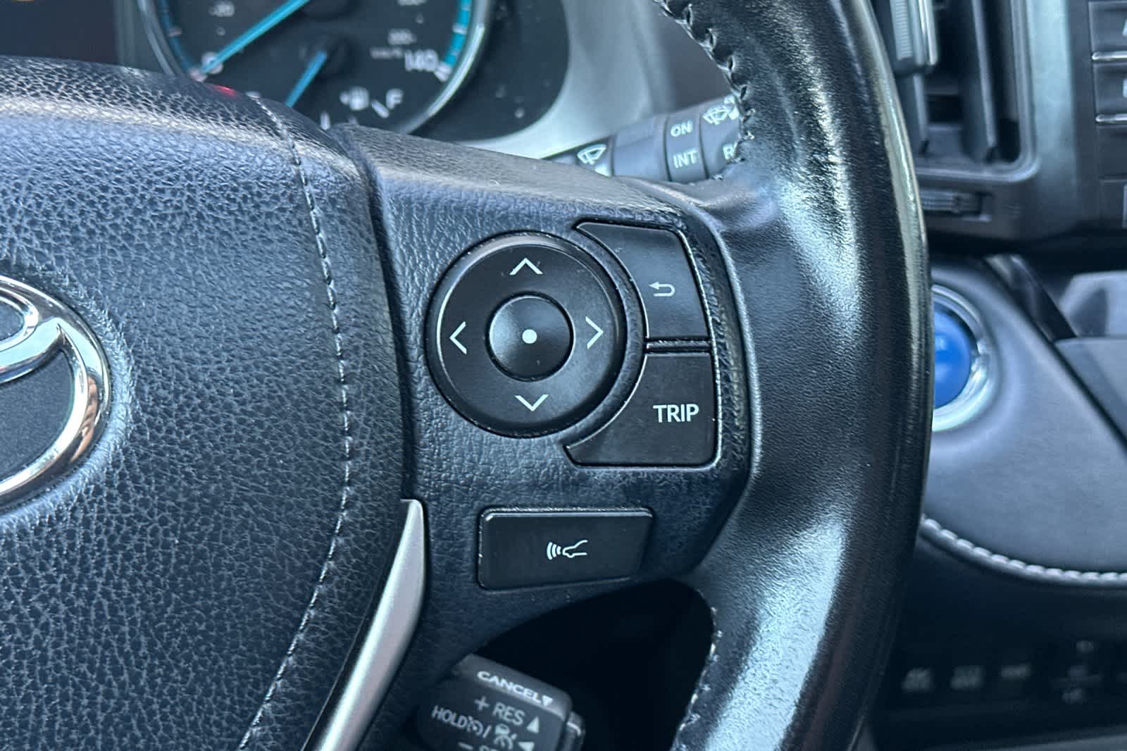 Thumbnail: 2018 Toyota RAV4 - 27