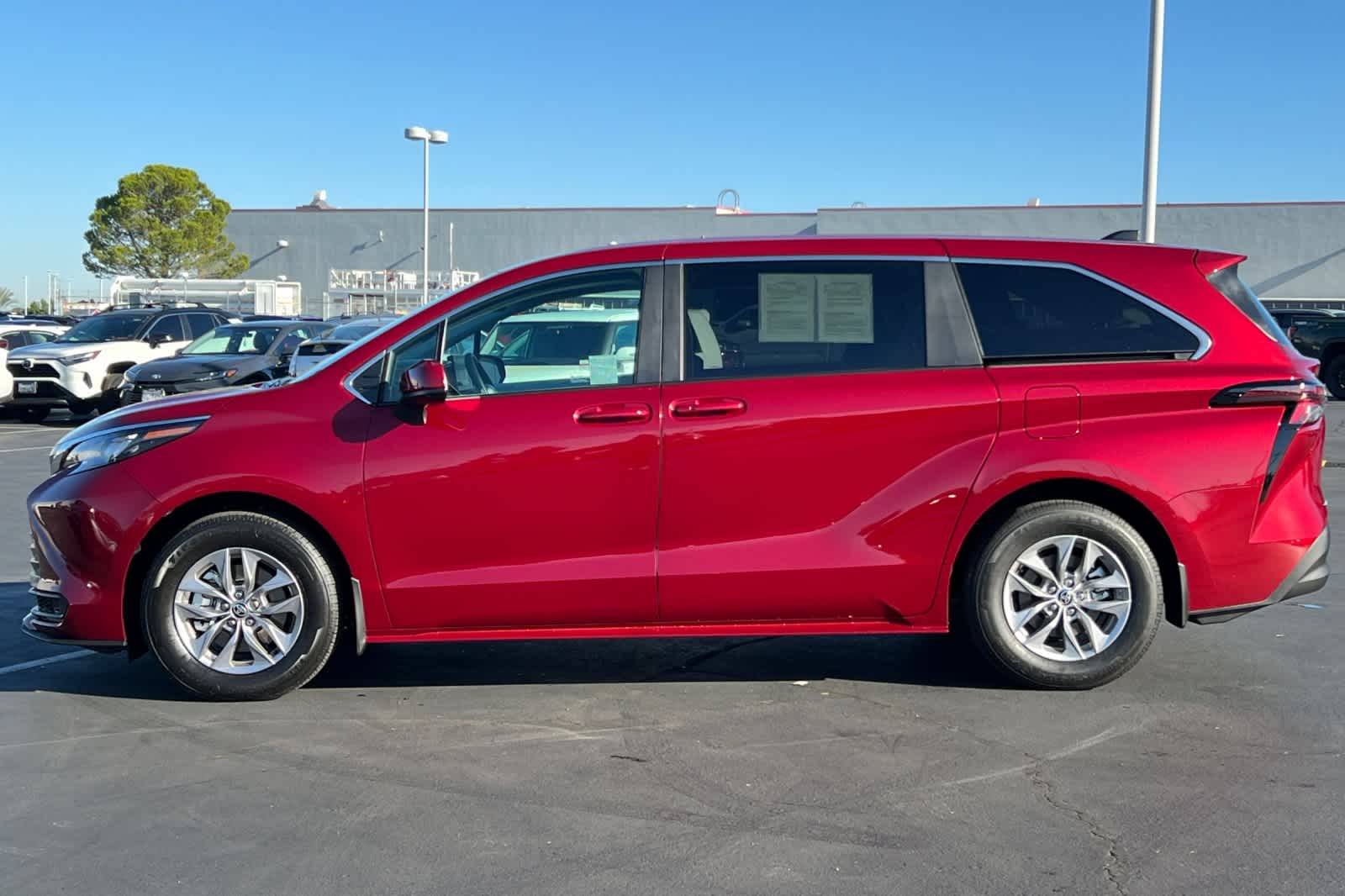 Thumbnail: 2025 Toyota Sienna - 9