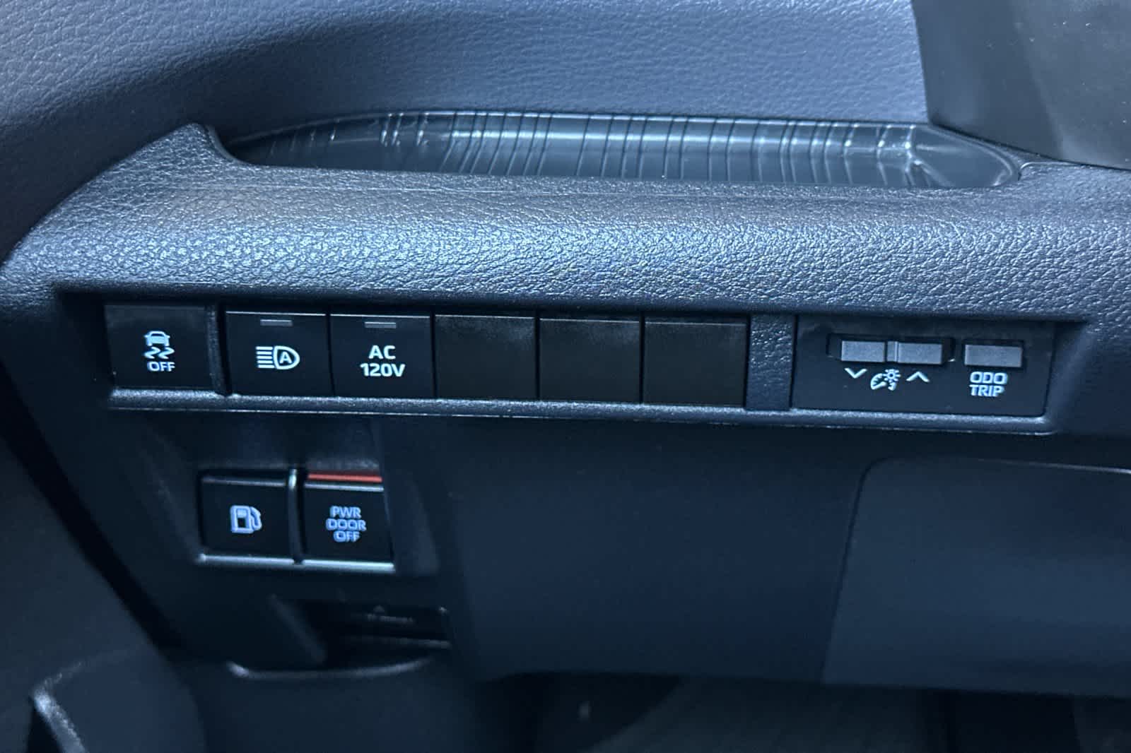 Thumbnail: 2021 Toyota Sienna - 31