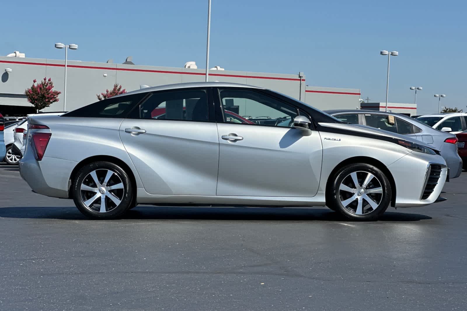 Thumbnail: 2017 Toyota Mirai - 6