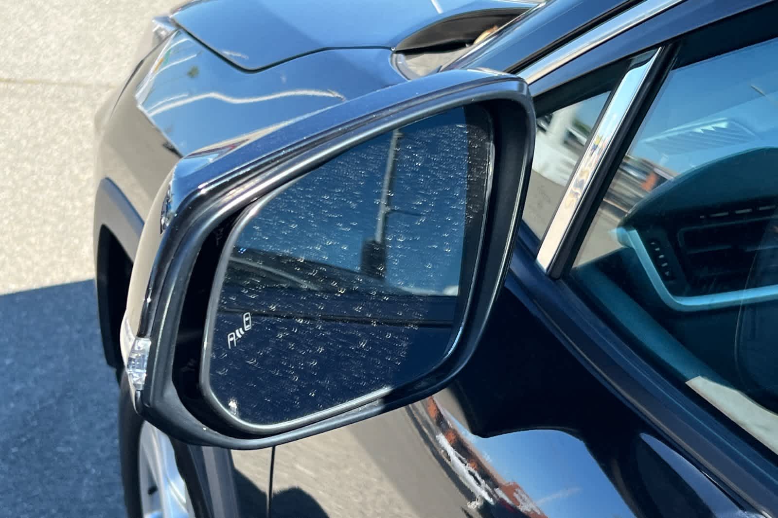 Thumbnail: 2021 Toyota RAV4 - 8