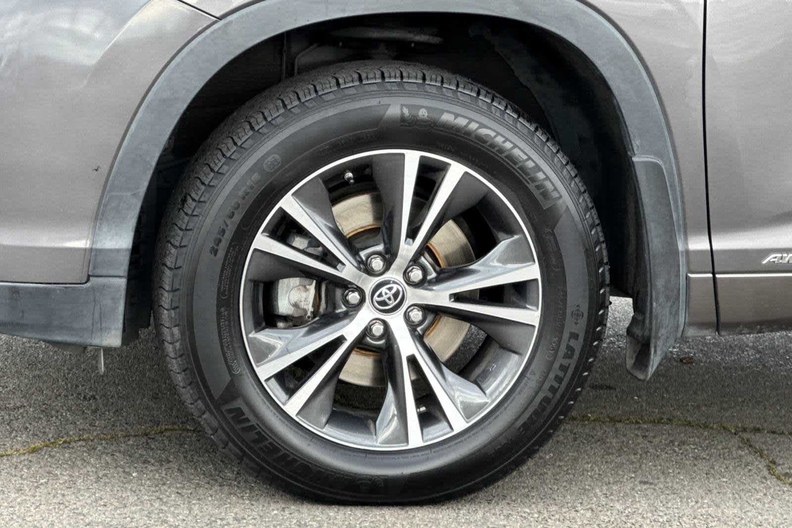 2018 Toyota Highlander LE 32