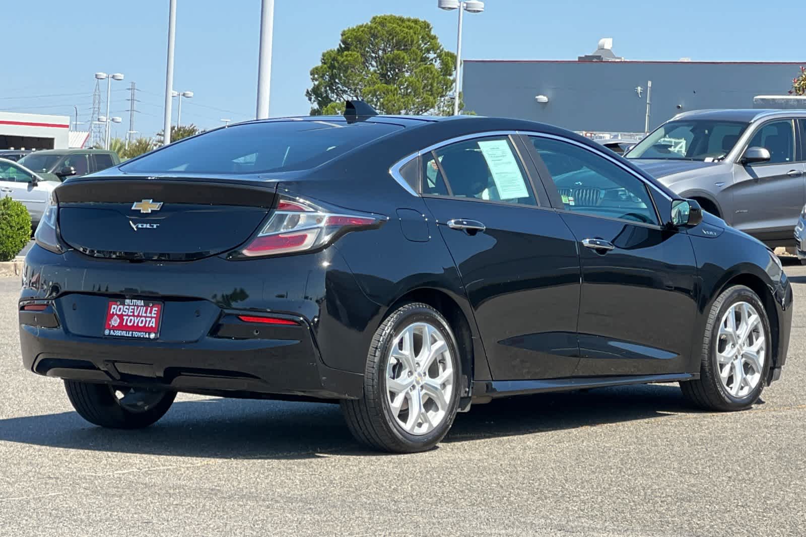 Thumbnail: 2017 Chevrolet Volt - 2