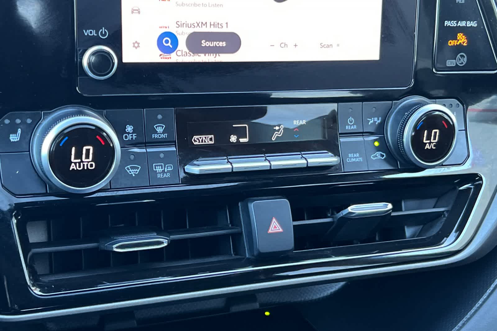 Thumbnail: 2023 Toyota Highlander - 23