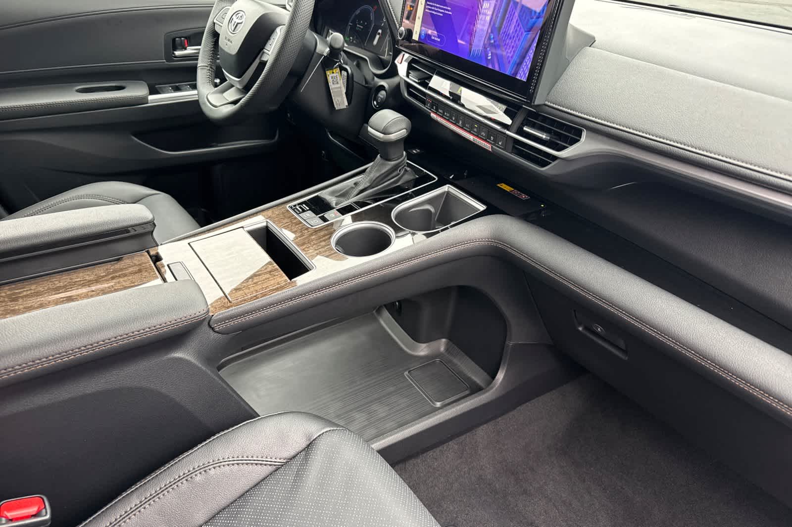 Thumbnail: 2026 Toyota Sienna - 17