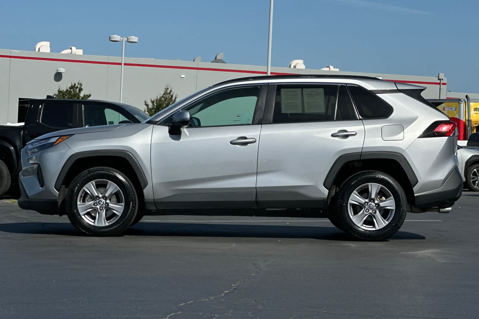 Thumbnail: 2022 Toyota RAV4 - 9