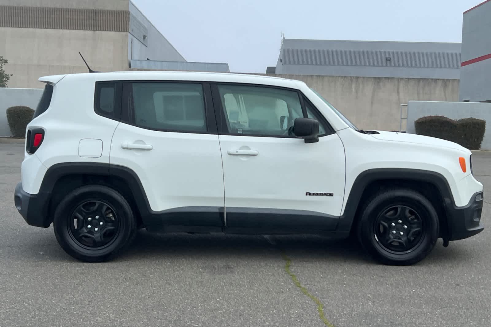Thumbnail: 2017 Jeep Renegade - 6