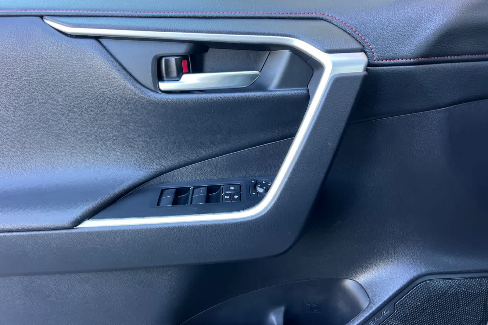 Thumbnail: 2020 Toyota RAV4 - 12