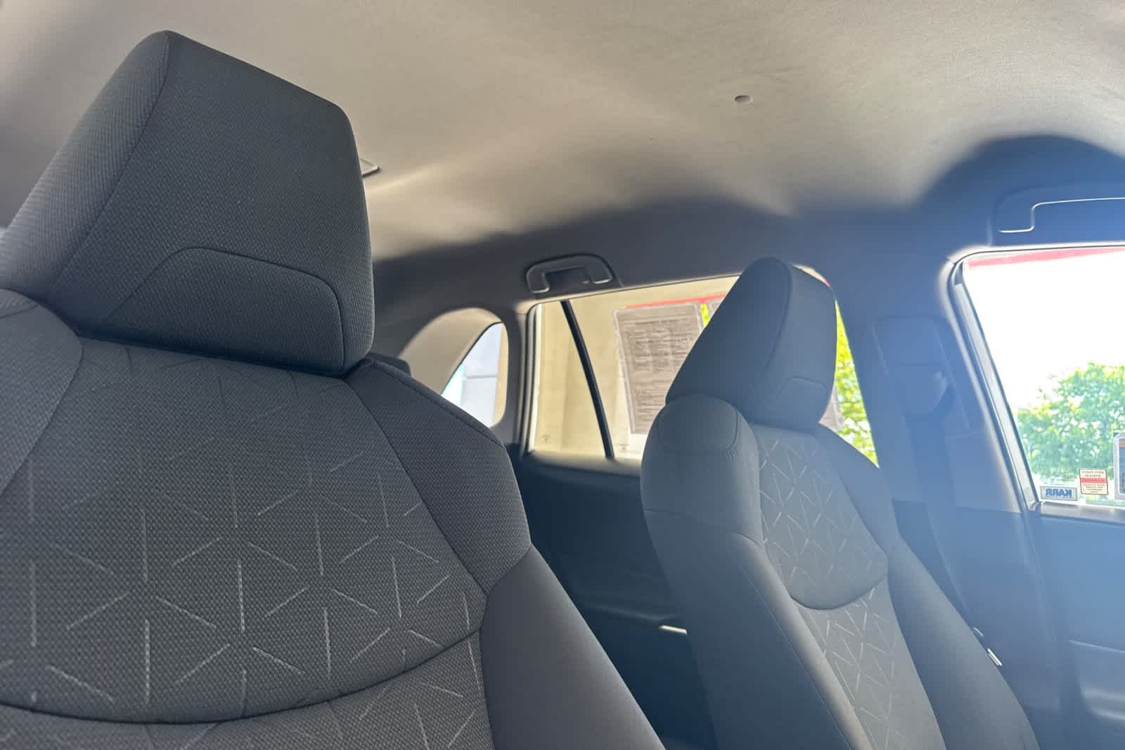 Thumbnail: 2022 Toyota RAV4 - 17