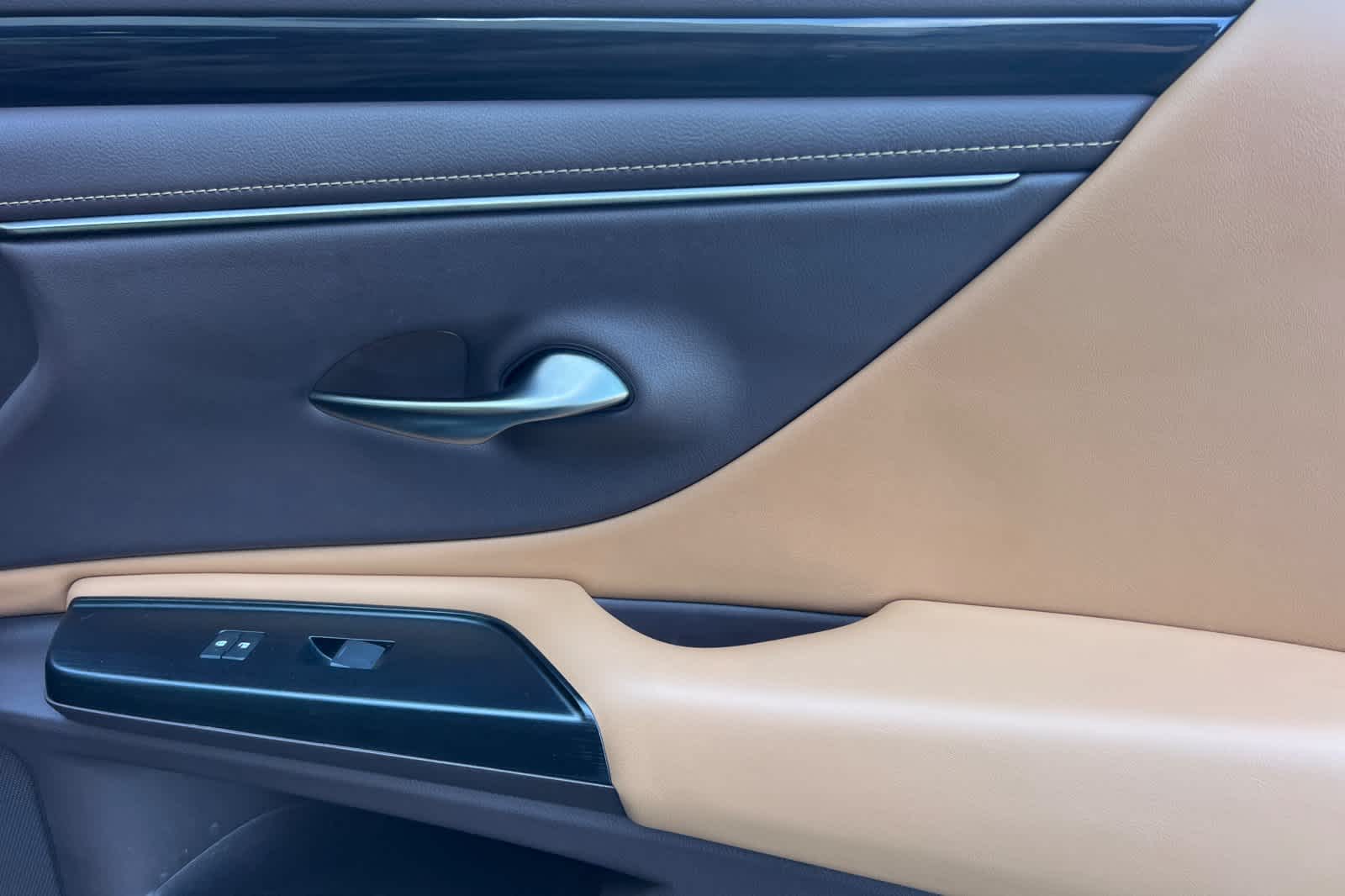 Thumbnail: 2020 Lexus ES - 18