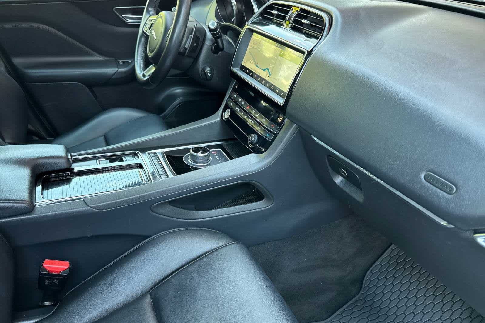 Thumbnail: 2019 Jaguar F-Pace - 17