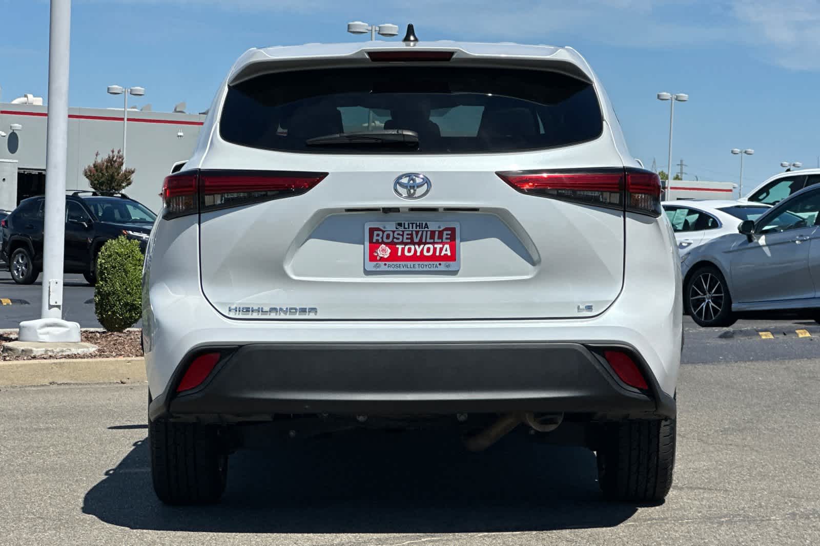 Thumbnail: 2022 Toyota Highlander - 8