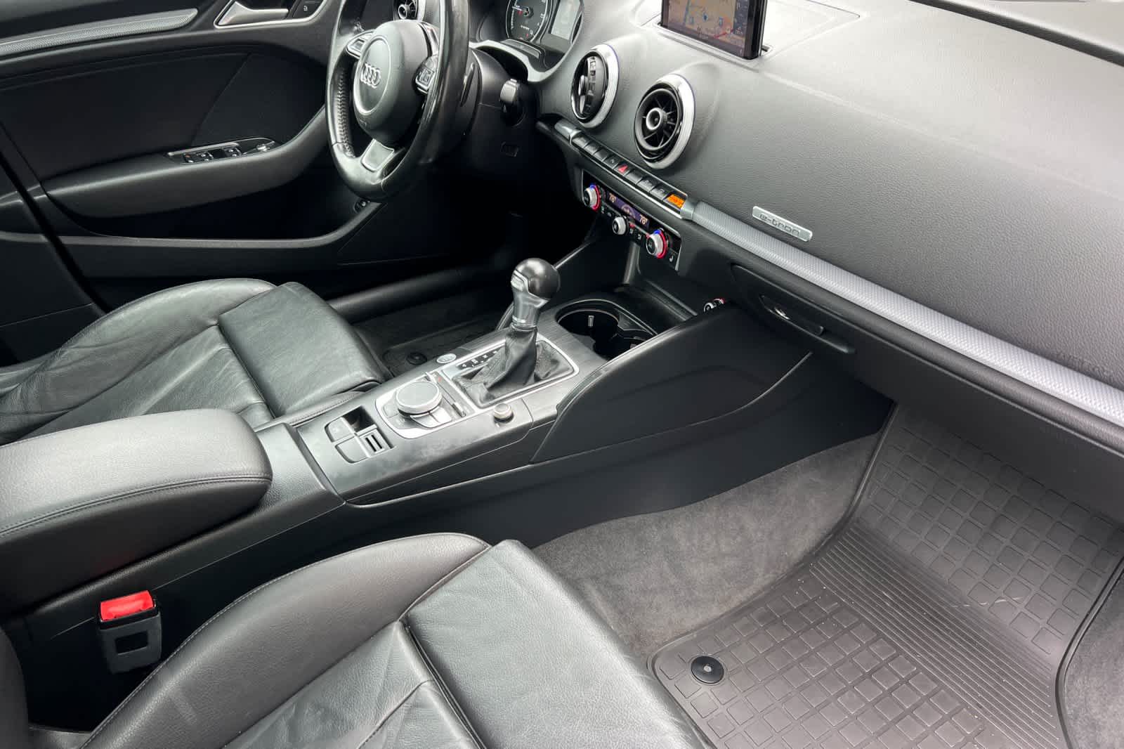 Thumbnail: 2016 Audi A3 e-tron - 17