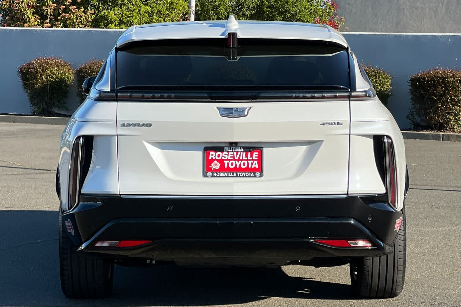 Thumbnail: 2024 Cadillac Lyriq - 8