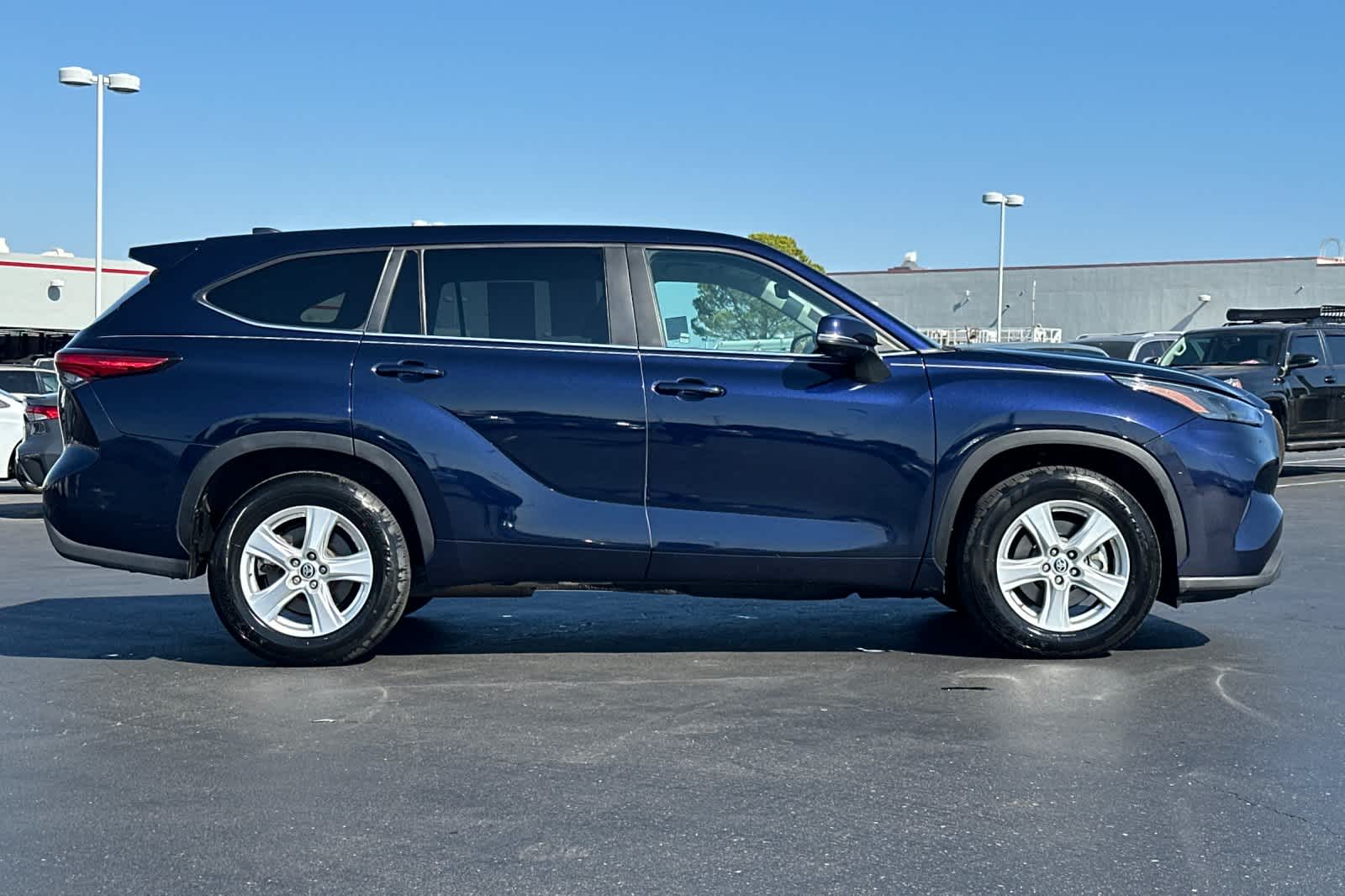 Thumbnail: 2023 Toyota Highlander - 6