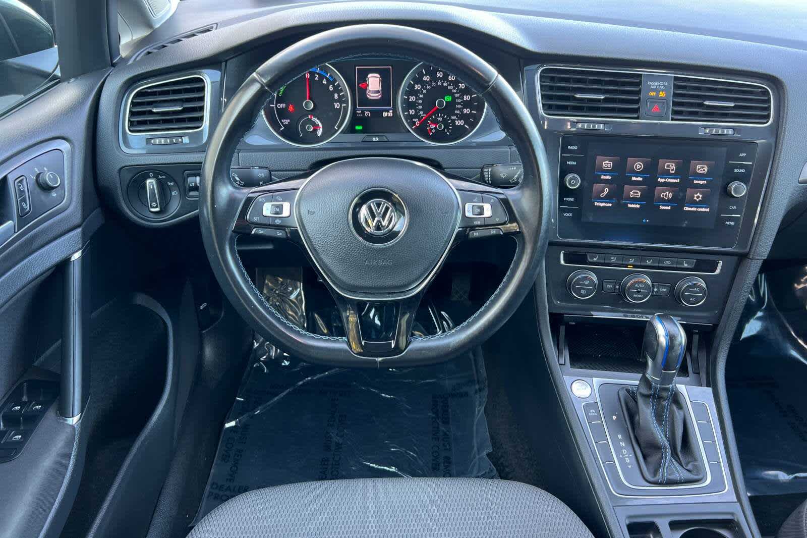 Thumbnail: 2019 Volkswagen e-Golf - 15