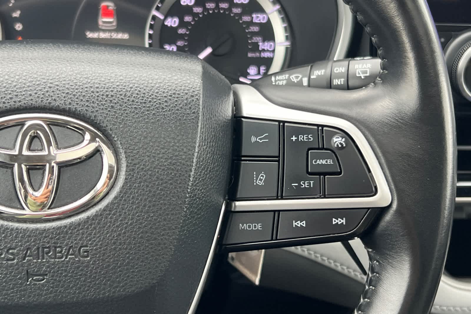 Thumbnail: 2023 Toyota Highlander - 28