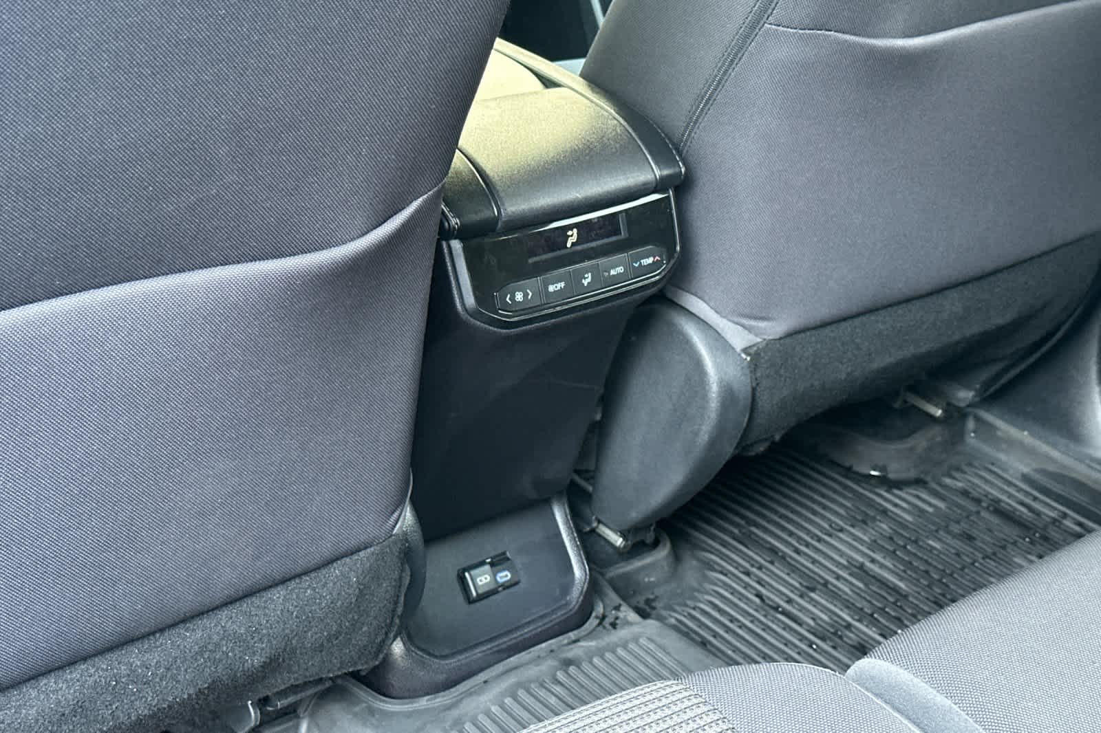 Thumbnail: 2022 Toyota Highlander - 14