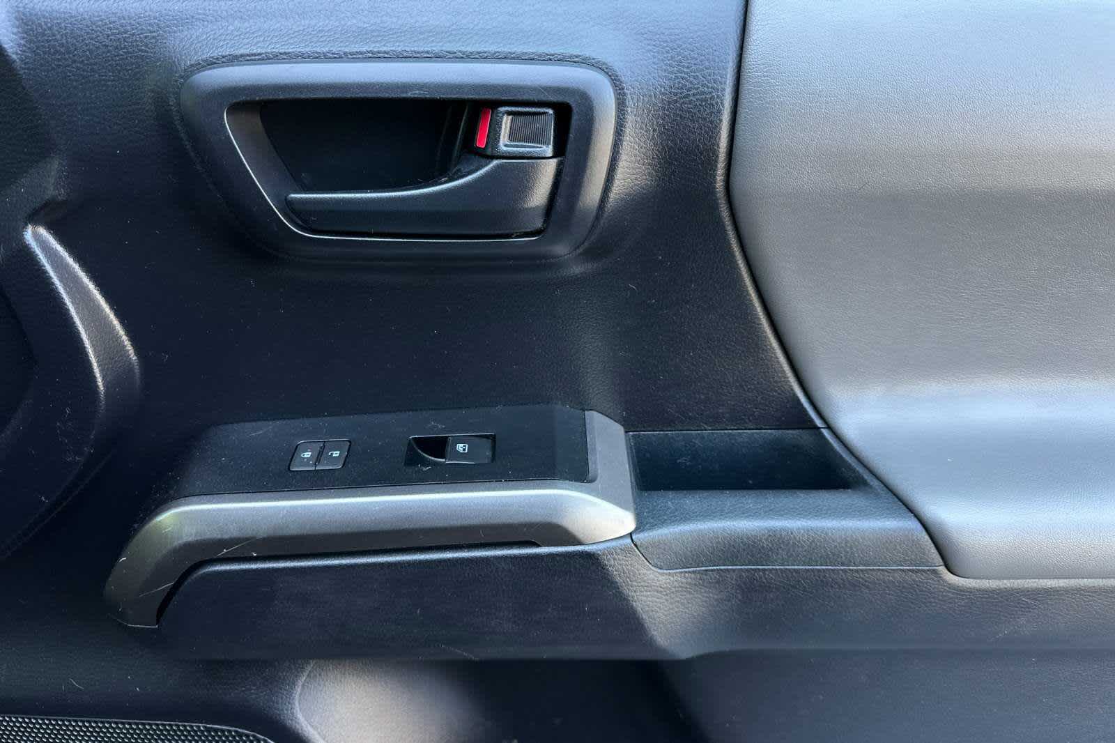 Thumbnail: 2021 Toyota Tacoma - 18