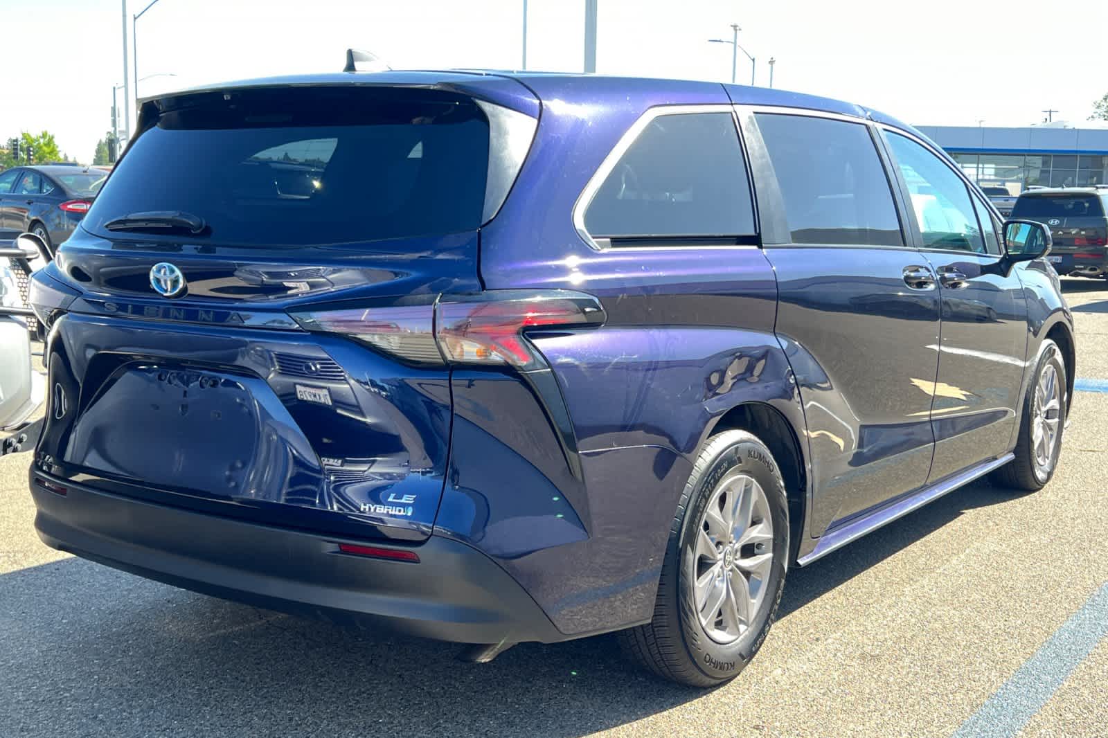 Thumbnail: 2023 Toyota Sienna - 4