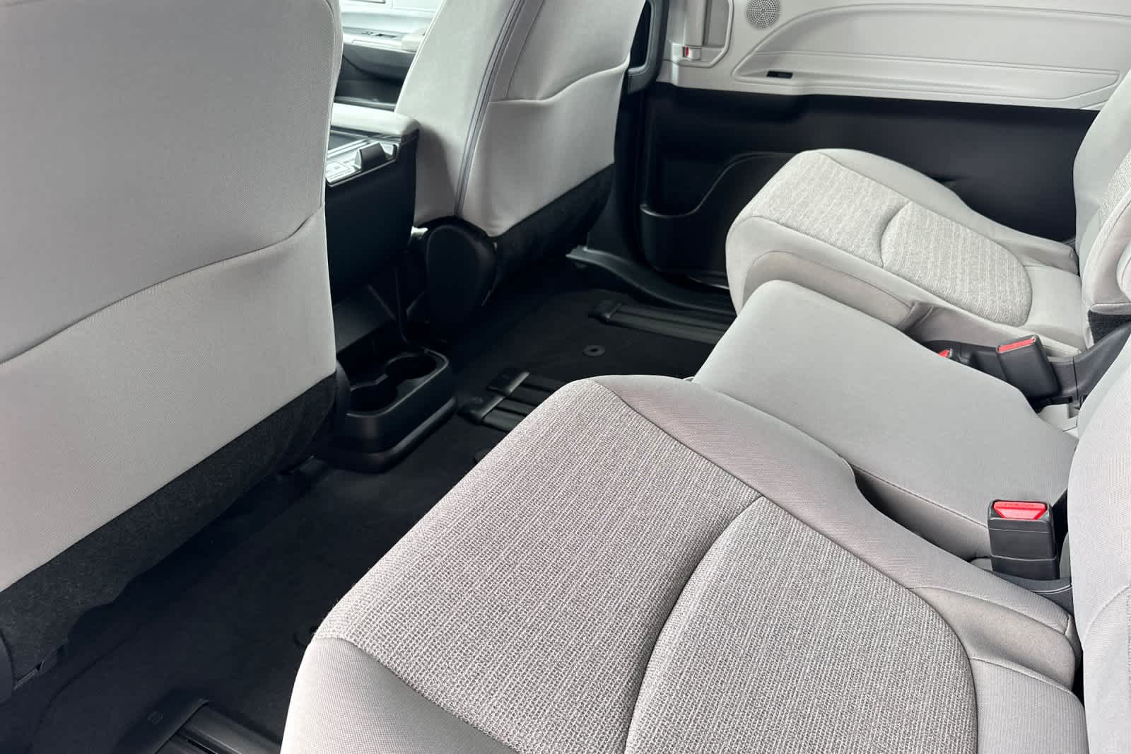 Thumbnail: 2026 Toyota Sienna - 4