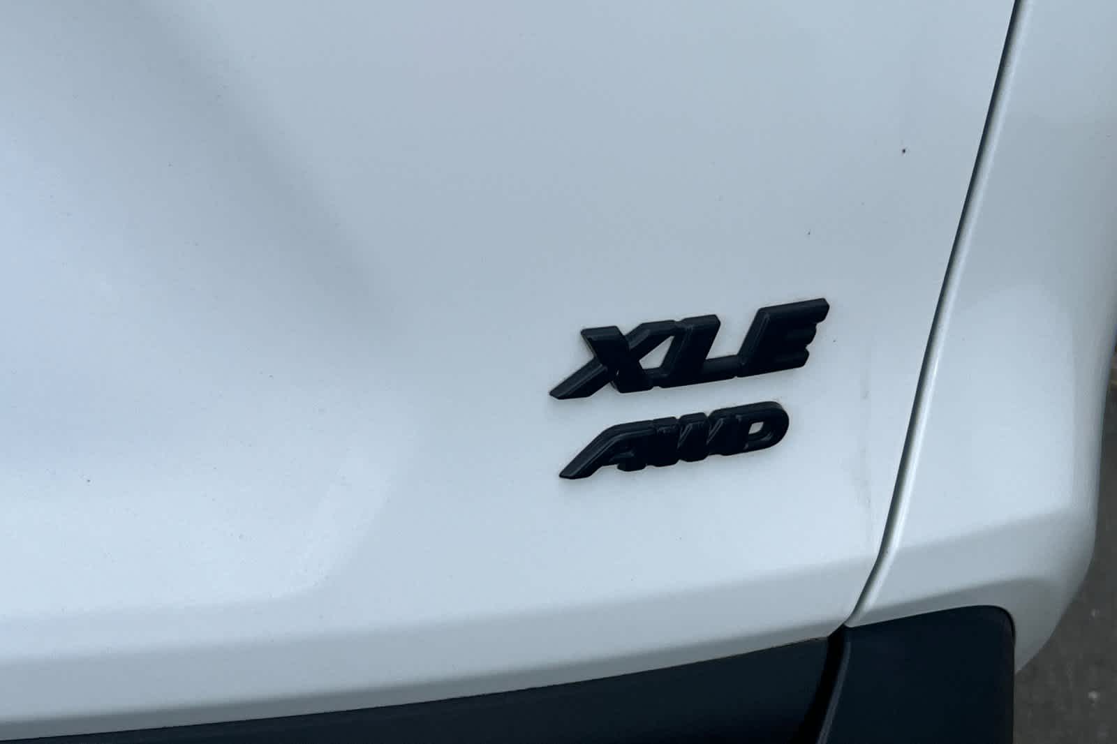 Thumbnail: 2022 Toyota RAV4 - 21