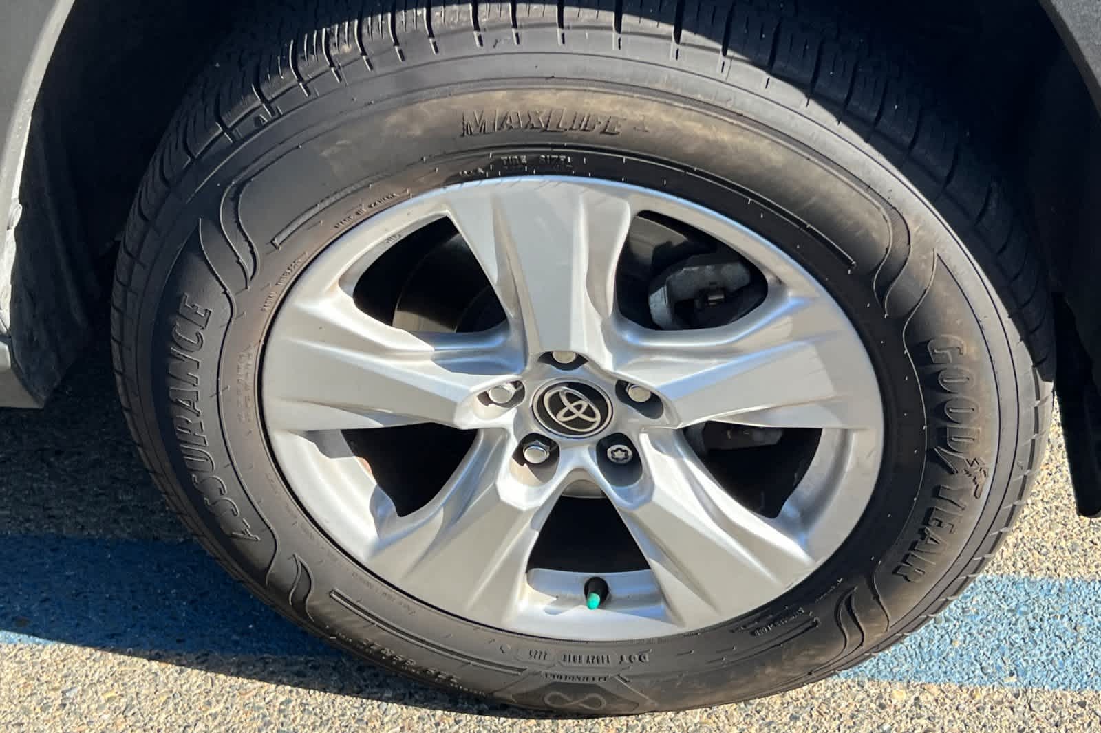 Thumbnail: 2021 Toyota RAV4 - 15