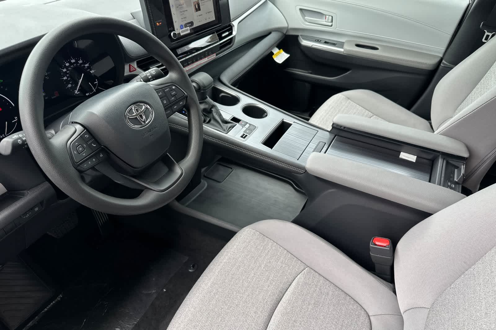 Thumbnail: 2026 Toyota Sienna - 11