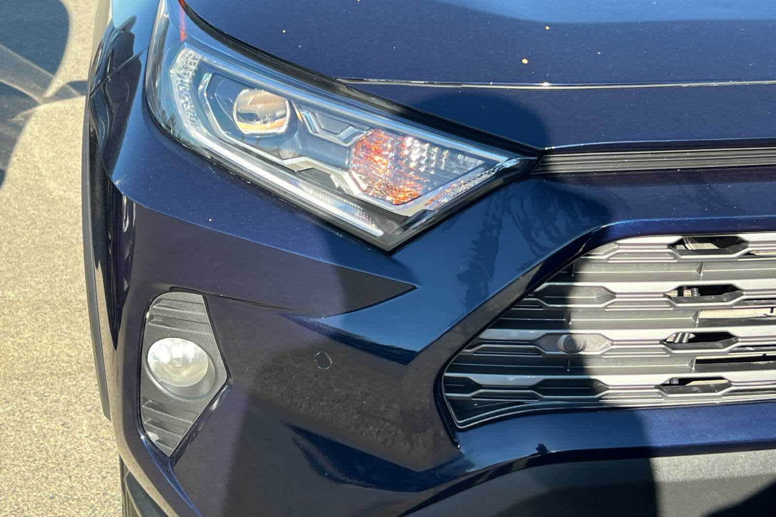 Thumbnail: 2019 Toyota RAV4 - 8