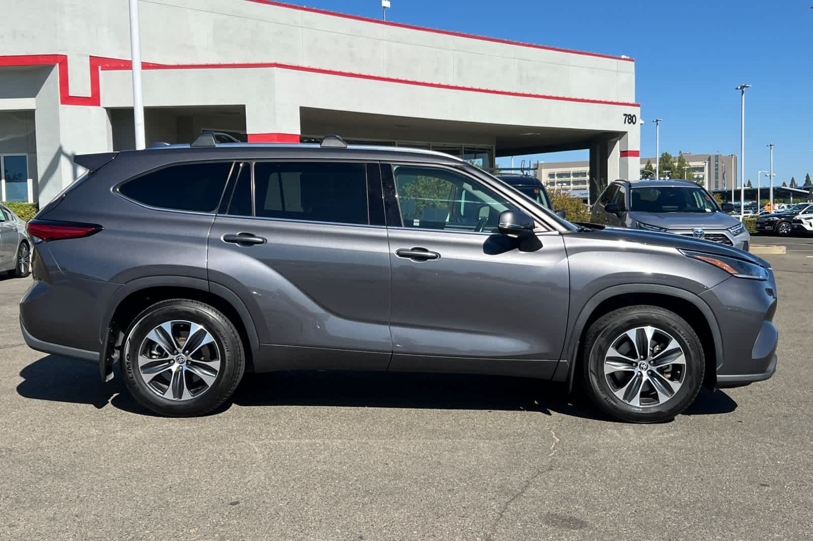 Thumbnail: 2021 Toyota Highlander - 5