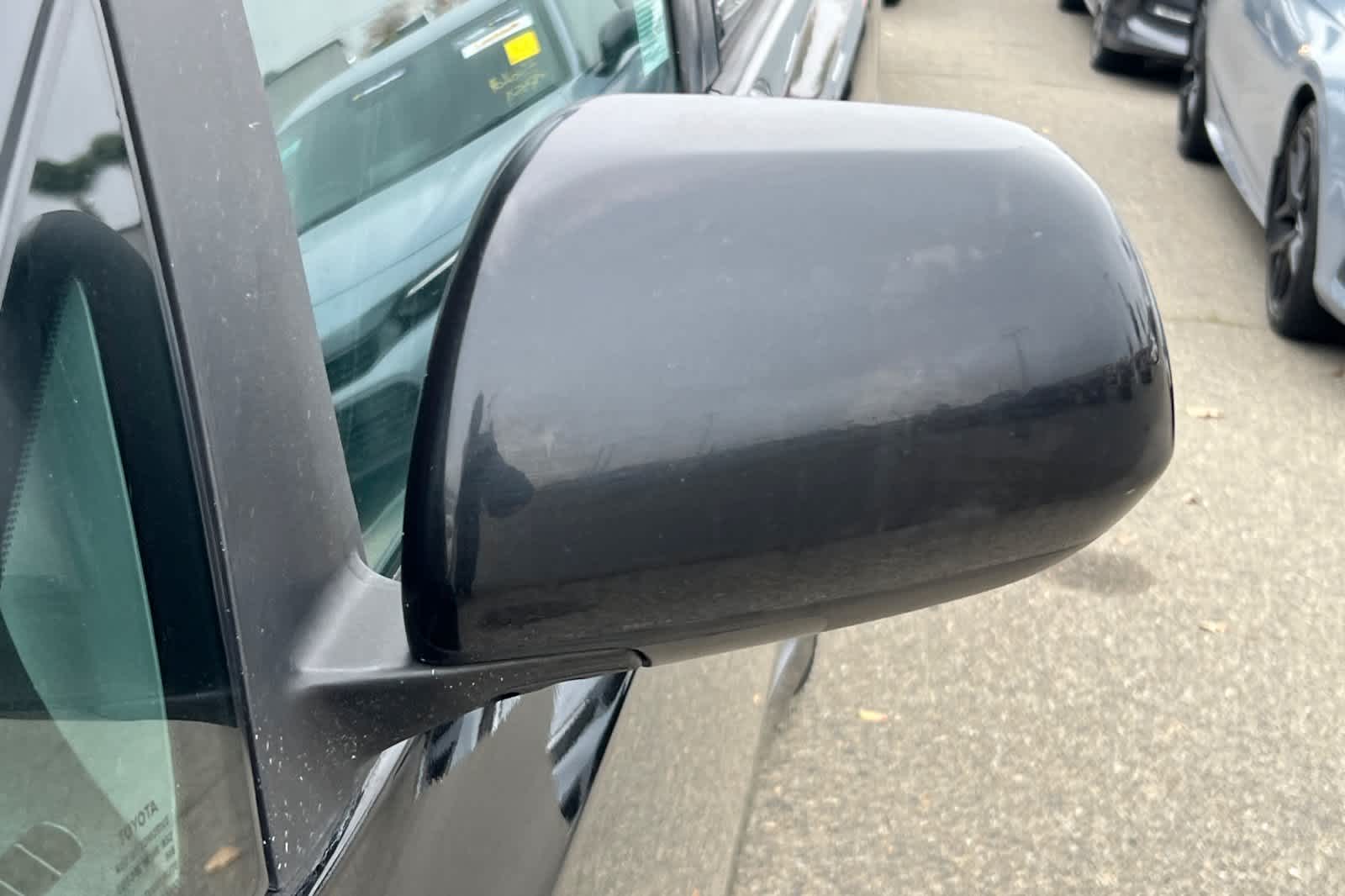 Thumbnail: 2015 Toyota Sienna - 21