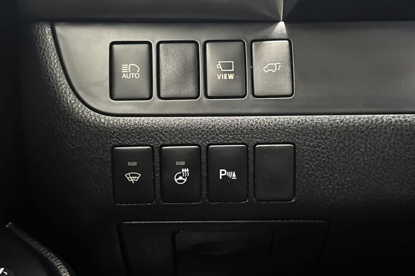 Thumbnail: 2017 Toyota Highlander - 32