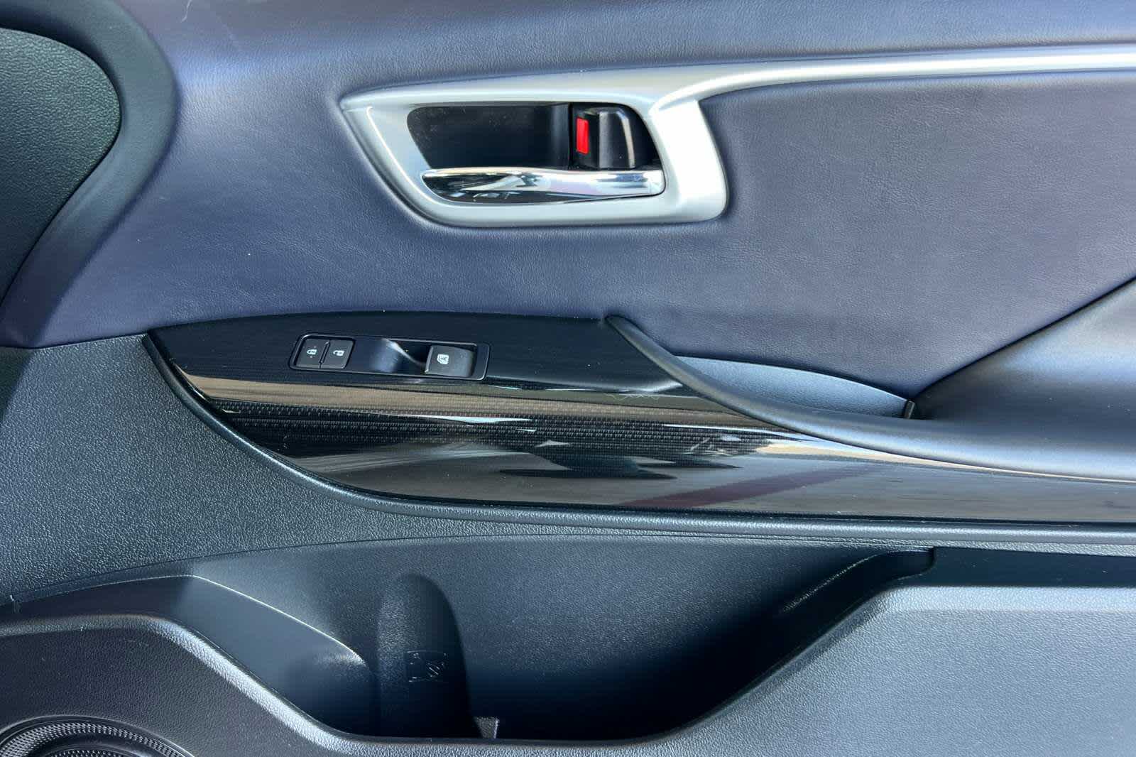 Thumbnail: 2017 Toyota Mirai - 18
