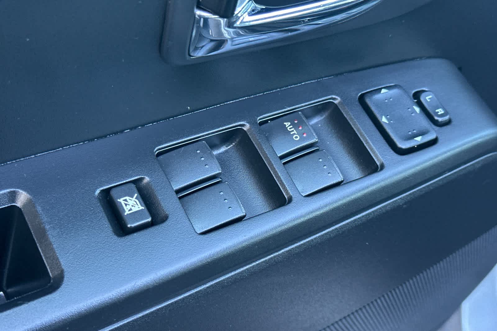 Thumbnail: 2012 Mazda Mazda5 - 13