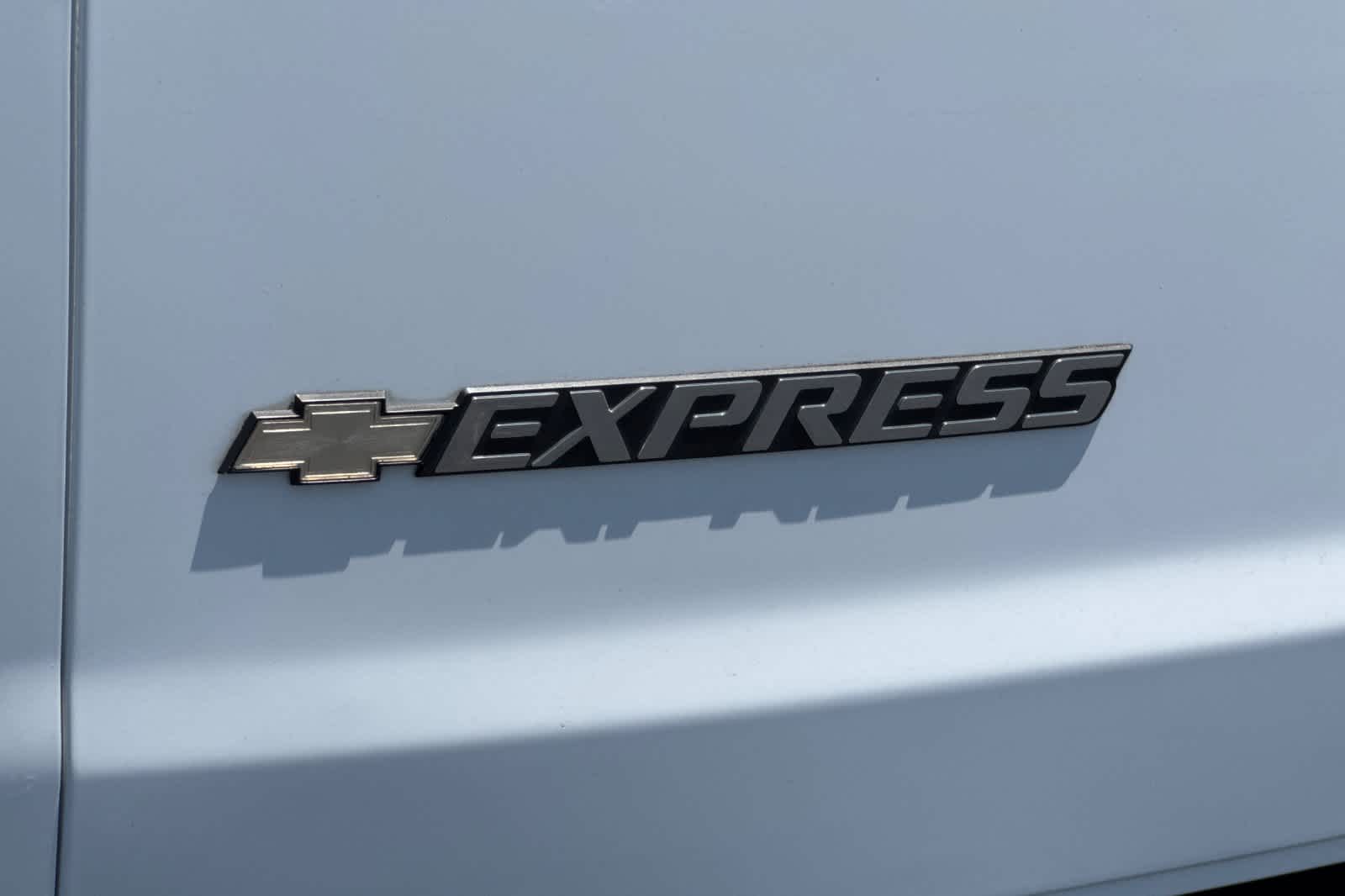 Thumbnail: 2017 Chevrolet Express - 31