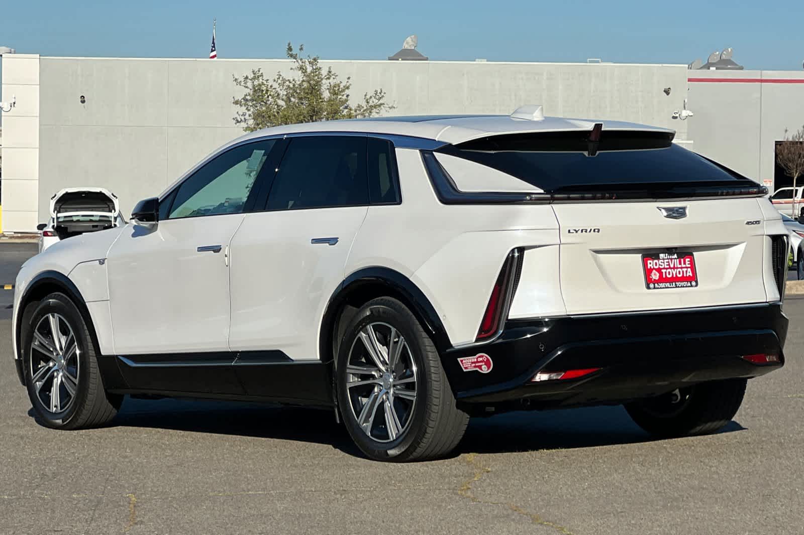 Thumbnail: 2024 Cadillac Lyriq - 7