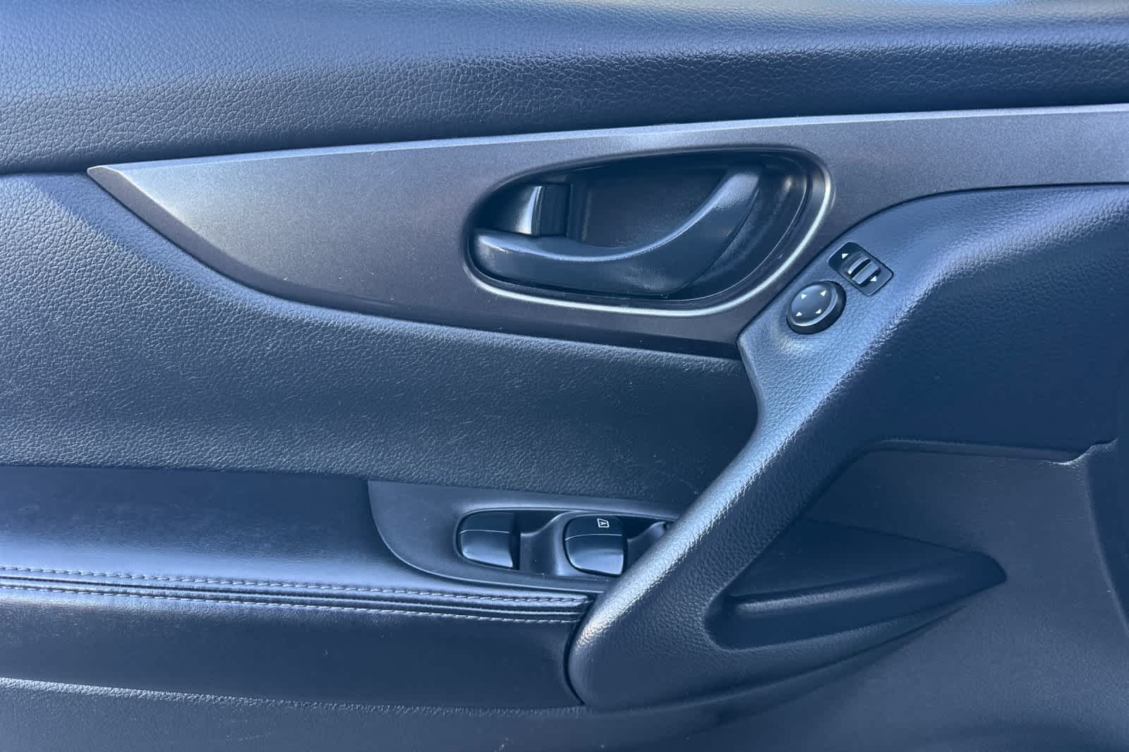 Thumbnail: 2021 Nissan Rogue Sport - 12