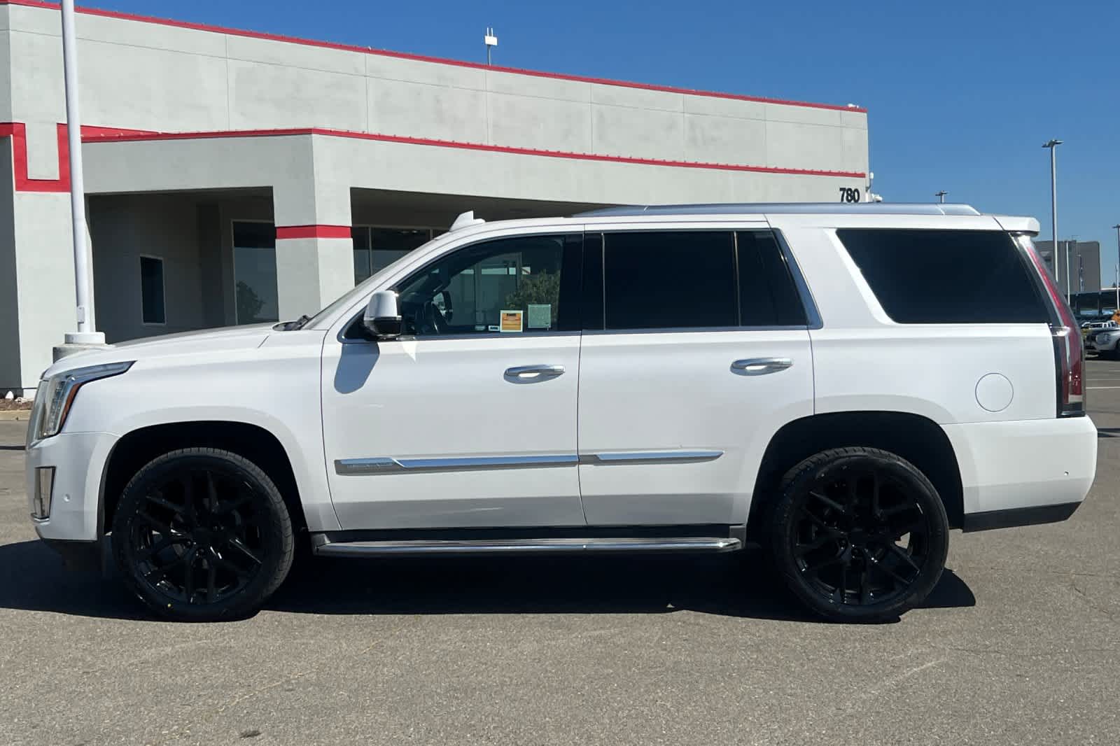 Thumbnail: 2017 Cadillac Escalade - 9