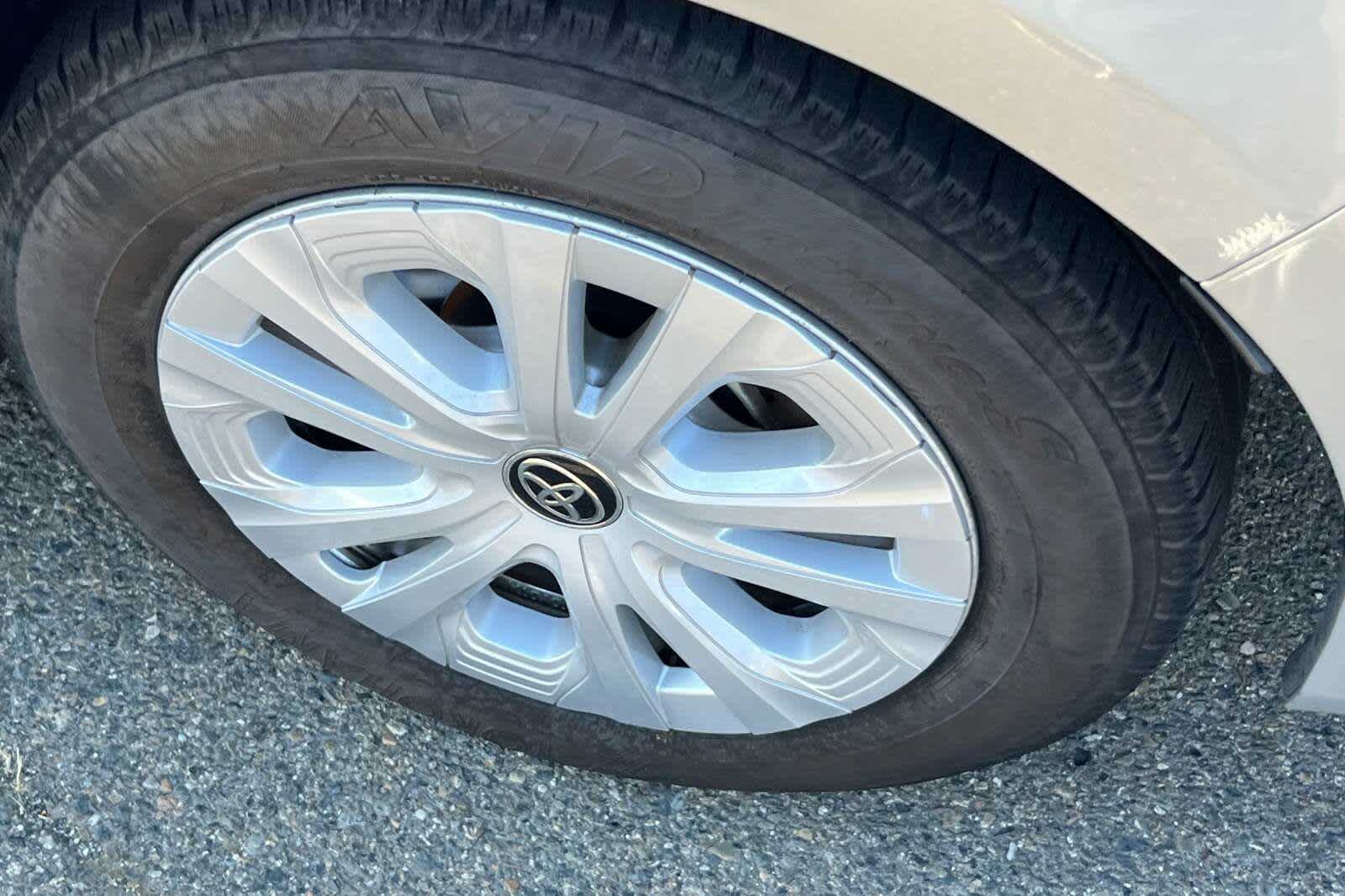 Thumbnail: 2021 Toyota Prius - 18