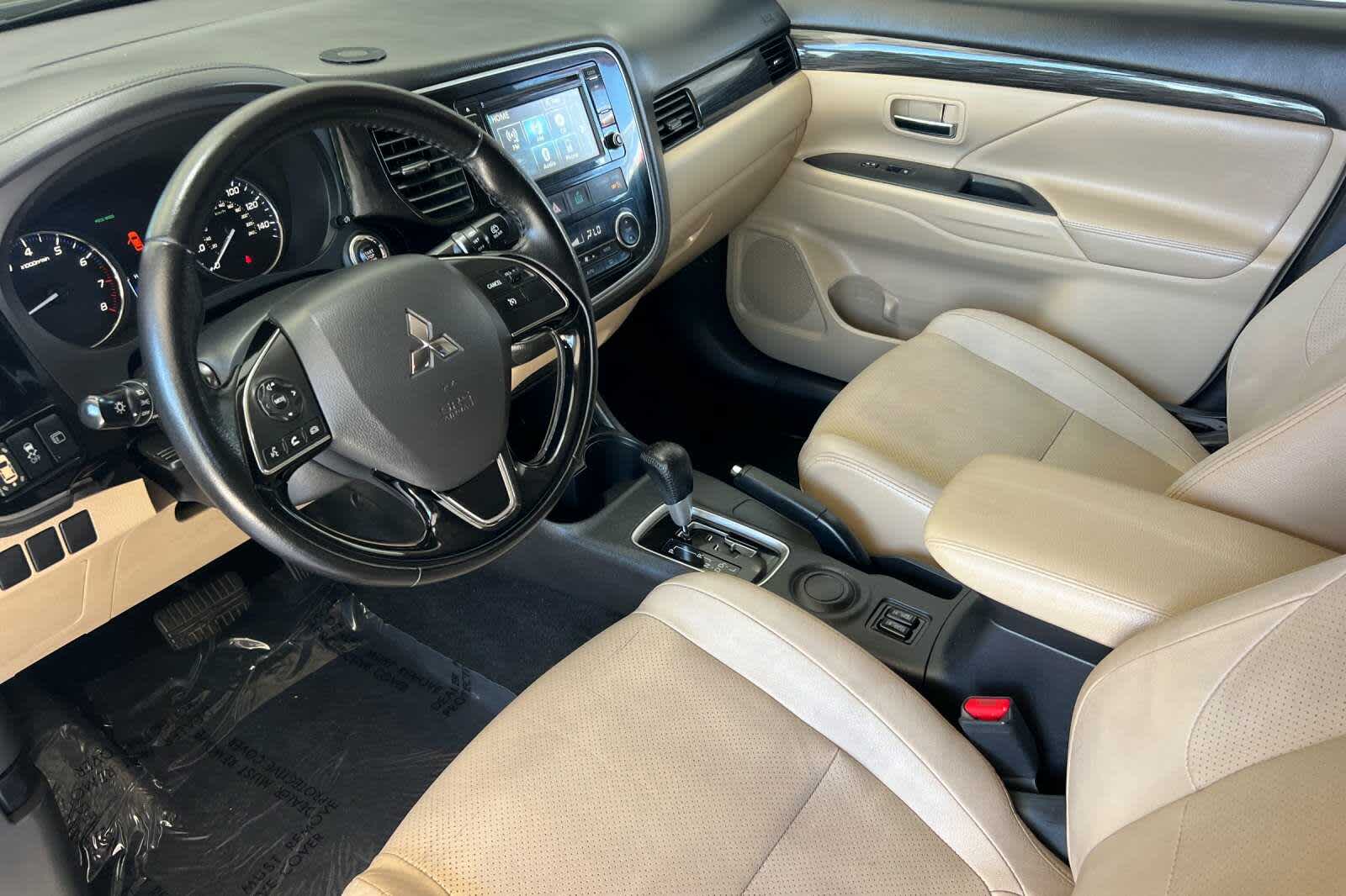 Thumbnail: 2016 Mitsubishi Outlander - 11