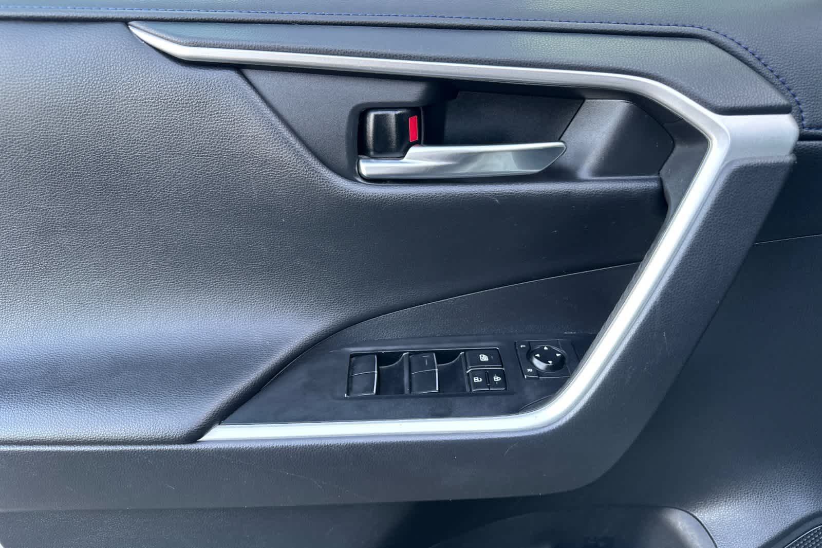 Thumbnail: 2021 Toyota RAV4 - 12